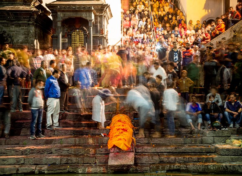 LA ÚLTIMA CEREMONIA A LOS MUERTOS EN KATMANDÚ