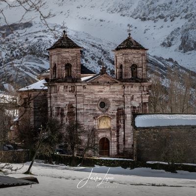 Lois - La Catedral de la Montaña