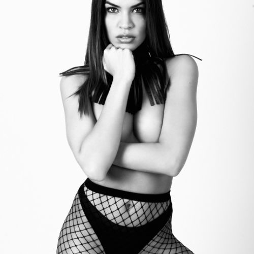 Alessandra. 16 Pics