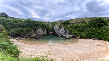 Playa Gulpiyuri (Asturias)