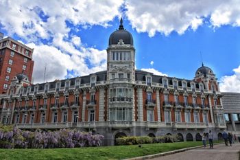 Edificio de la Real Compañía Asturiana de Minas