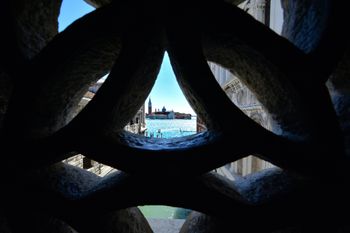 Vista de la Isla de San Giorgio Maggiore desde el Puente de los Suspiros- Venecia