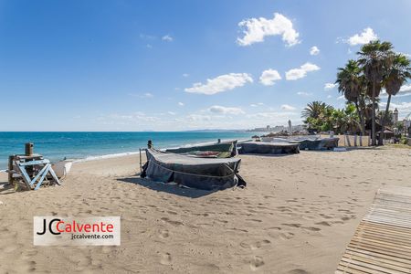 playa estepona barcas pescadores fotos stock