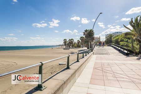 paseo maritimo estepona fotos stock