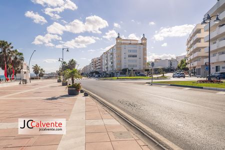 calles estepona rotonda fotos stock