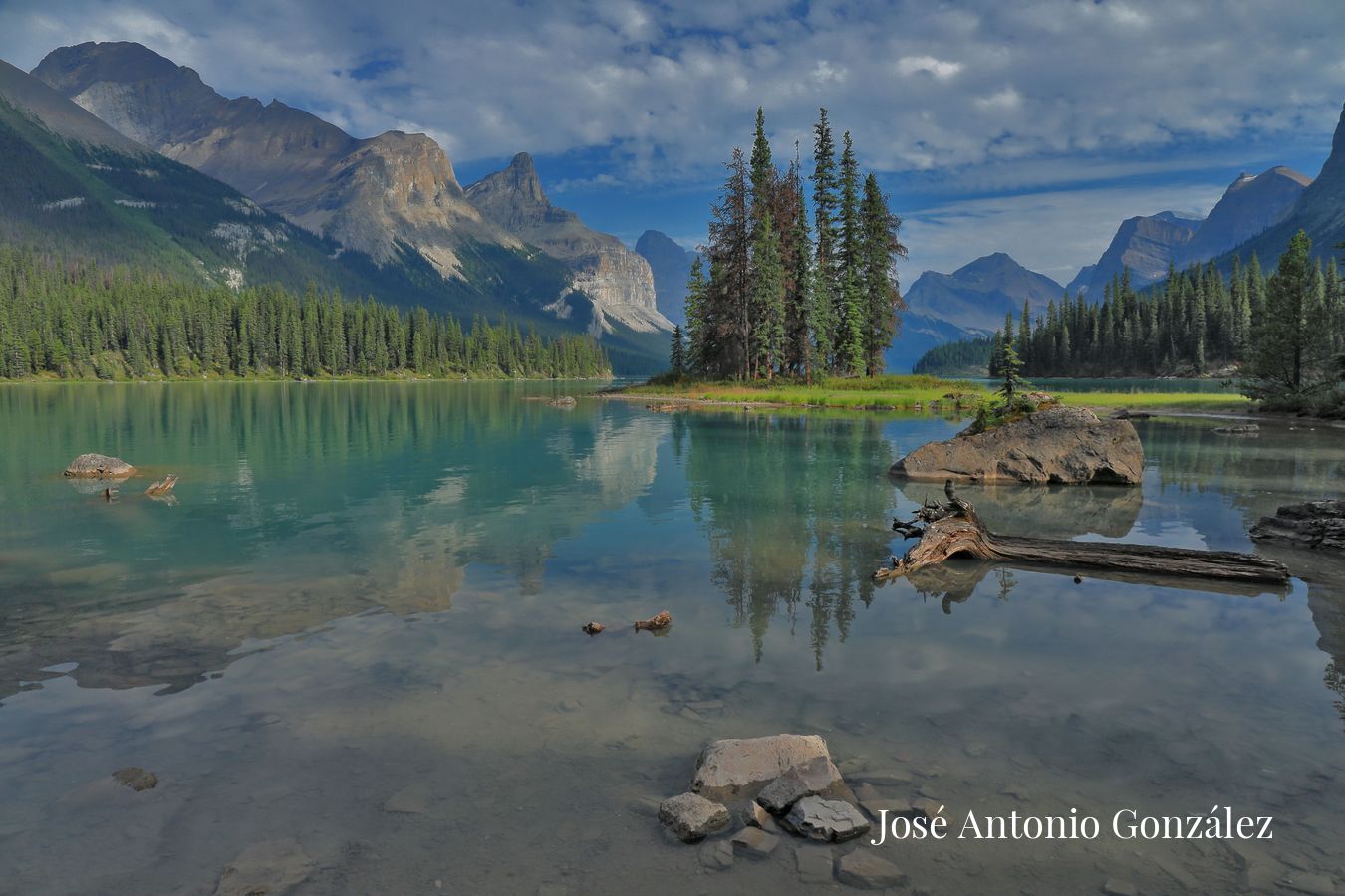 Spirit Island. Maligne Lake