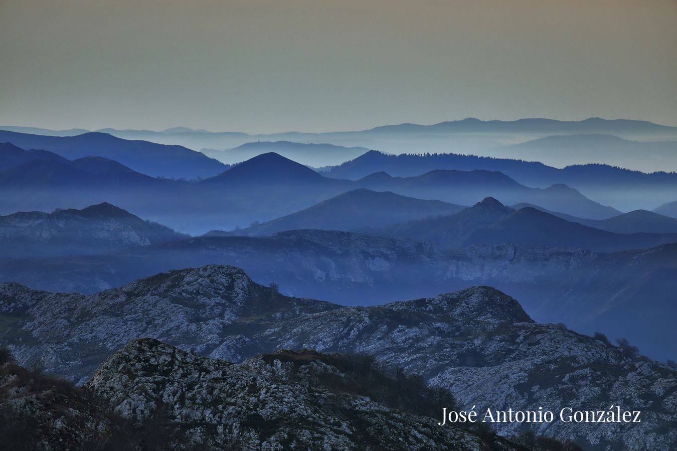 Sierras prelitorales desde la Porra de Enol. Macizo del Cornión