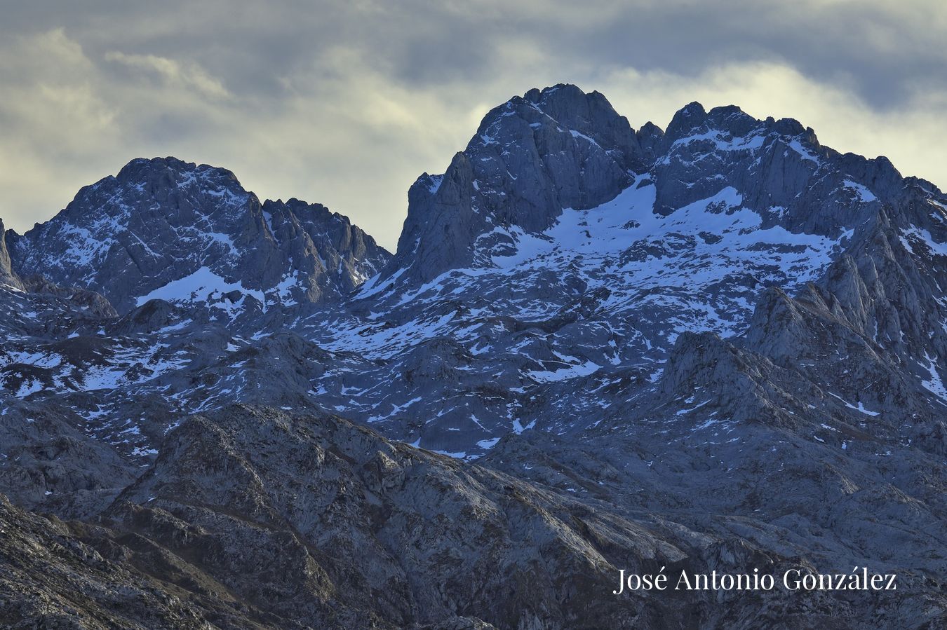 Las Peñas Santas (Castilla y Asturias). Macizo del Cornión