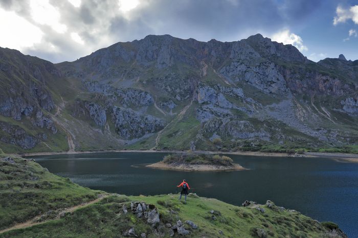 Siera de la Mortera y lago del Valle