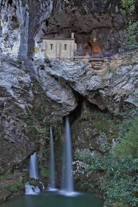 Cueva de la Virgen de Covadonga (la Santina)