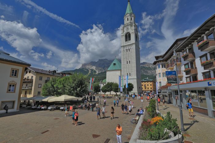  Basilica dei Santi Filippo e Giacomo (Cortina d'Ampezzo)