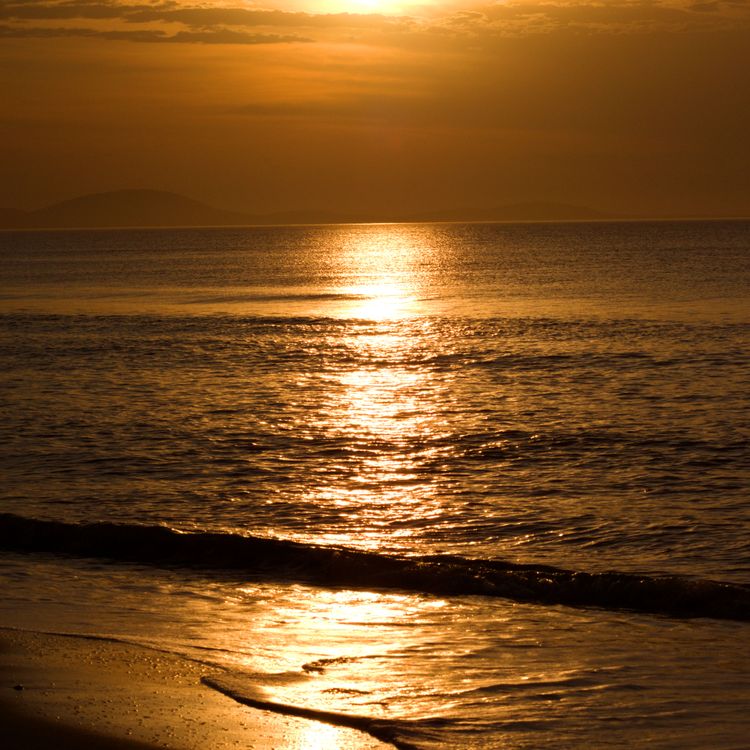 Puestas de sol, amaneceres y lunas.