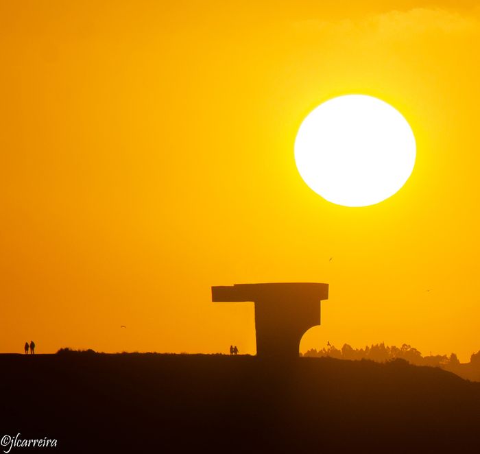 SOL SOBRE EL ELOGIO DEL HORIZONTE