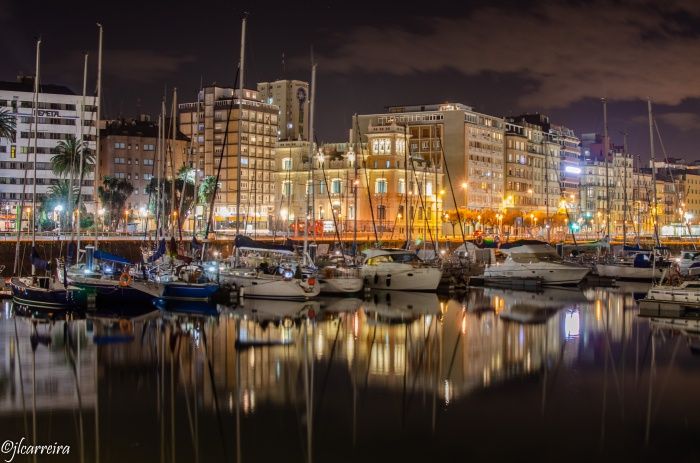 REFLEJOS EN EL PUERTO DEPORTIVO GIJON