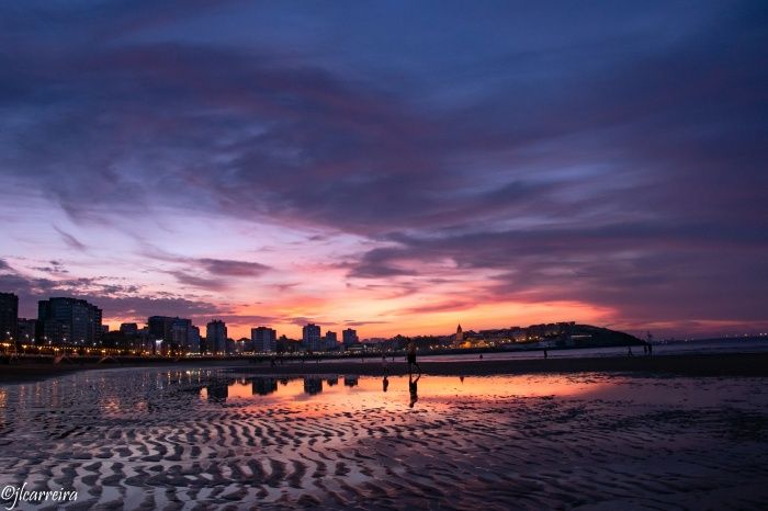 ANOCHECE EN SAN LORENZO GIJON