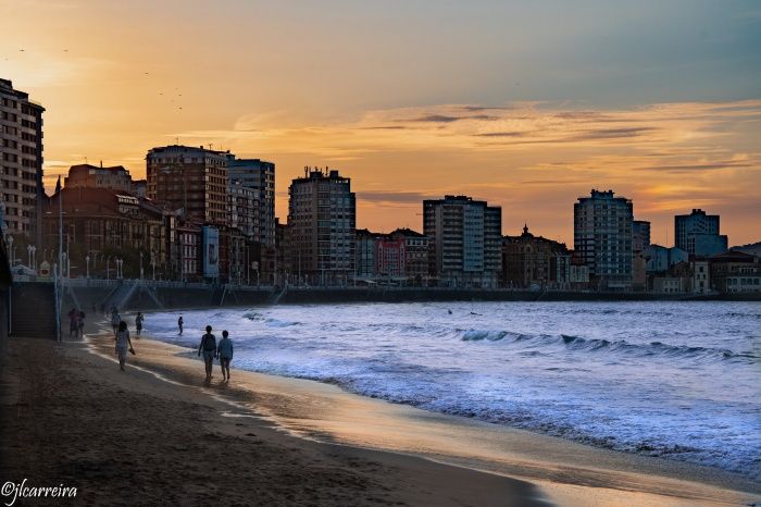 PASEOS NOCTURNOS PLAYA SAN LORENZO GIJON