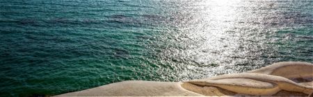 mar y rocas en Cala del Turco, Sicilia