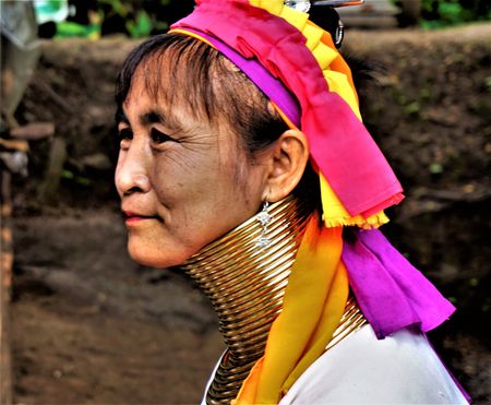 mujer jirafa en Thailandia