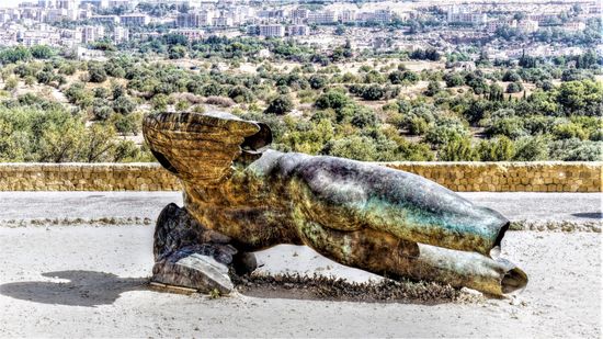 Icaro caído, Sicilia