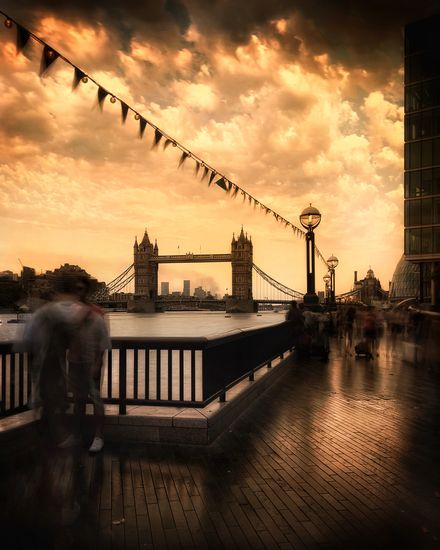 The Thames' south riverside and Tower Bridge