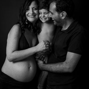 Fotografia embaràs en familia a Barcelona_Mireia Navarro