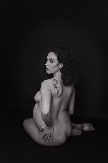 Fotografía embarazo desnudo estudio-Mireia Navarro Fotografía