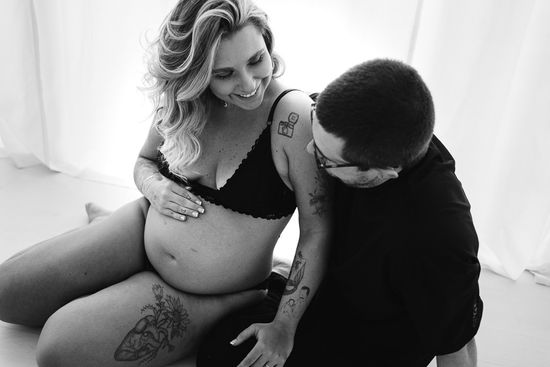 Fotografía embarazo estudio en Barcelona-Mireia Navarro Fotografía