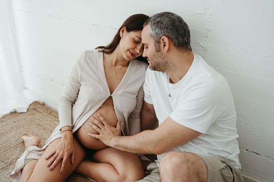 Fotografía embarazo estudio en Barcelona-Mireia Navarro Fotografía