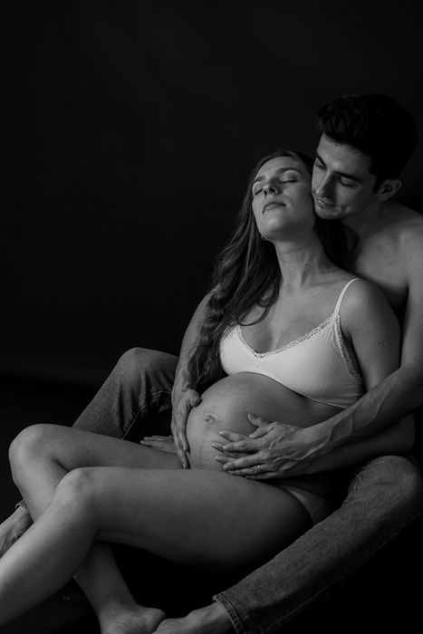 Fotografía embarazo estudio en Barcelona-Mireia Navarro Fotografía