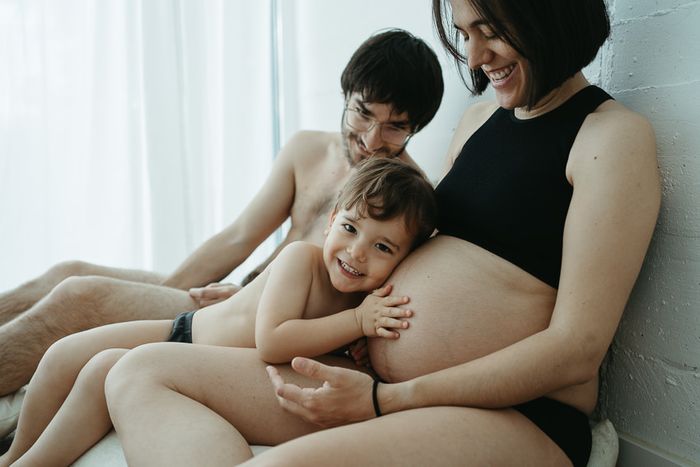 Maternity photography Barcelona-Pregnancy photography on studio-Mireia Navarro Photography