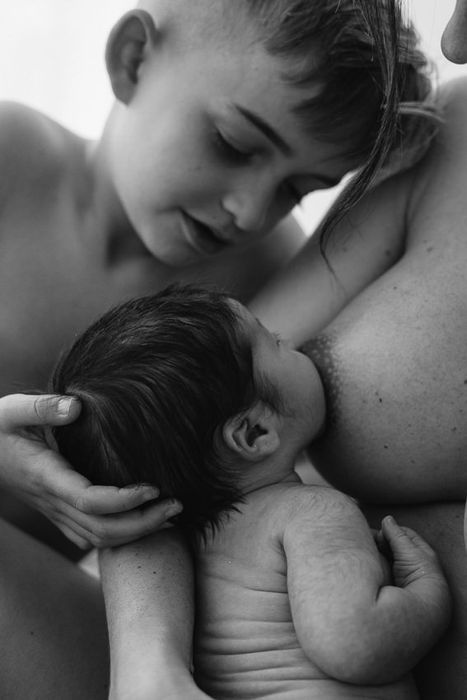 Fotografía lactancia newborn recién nacido en Barcelona-Mireia Navarro 