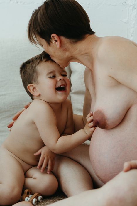 Fotografía embarazo desnudo estudio-Mireia Navarro Fotografía