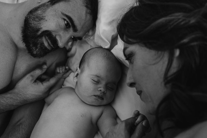 Sessió de fotos bebés i families íntima i emotiva a domicili a Barcelona-Mireia Navarro