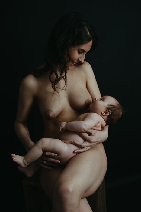 Sesión de fotos íntima y emotiva de maternidad Barcelona-Mireia Navarro
