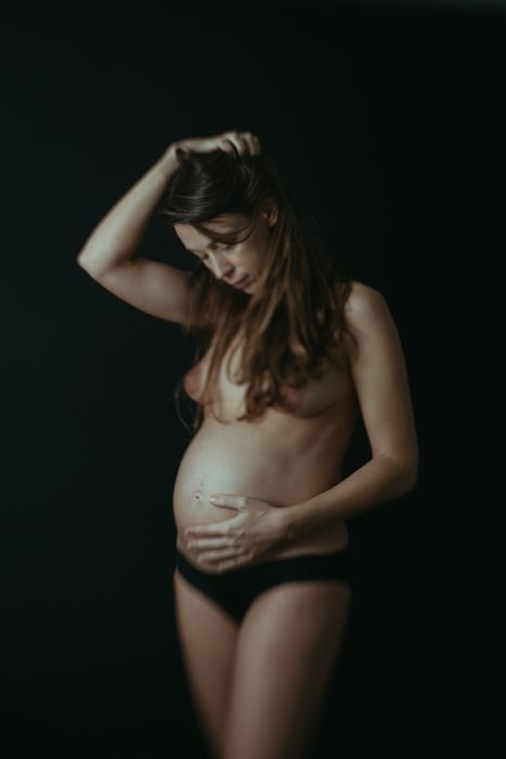 Sesión de fotos embarazo desnudo estudio-Mireia Navarro Fotografía
