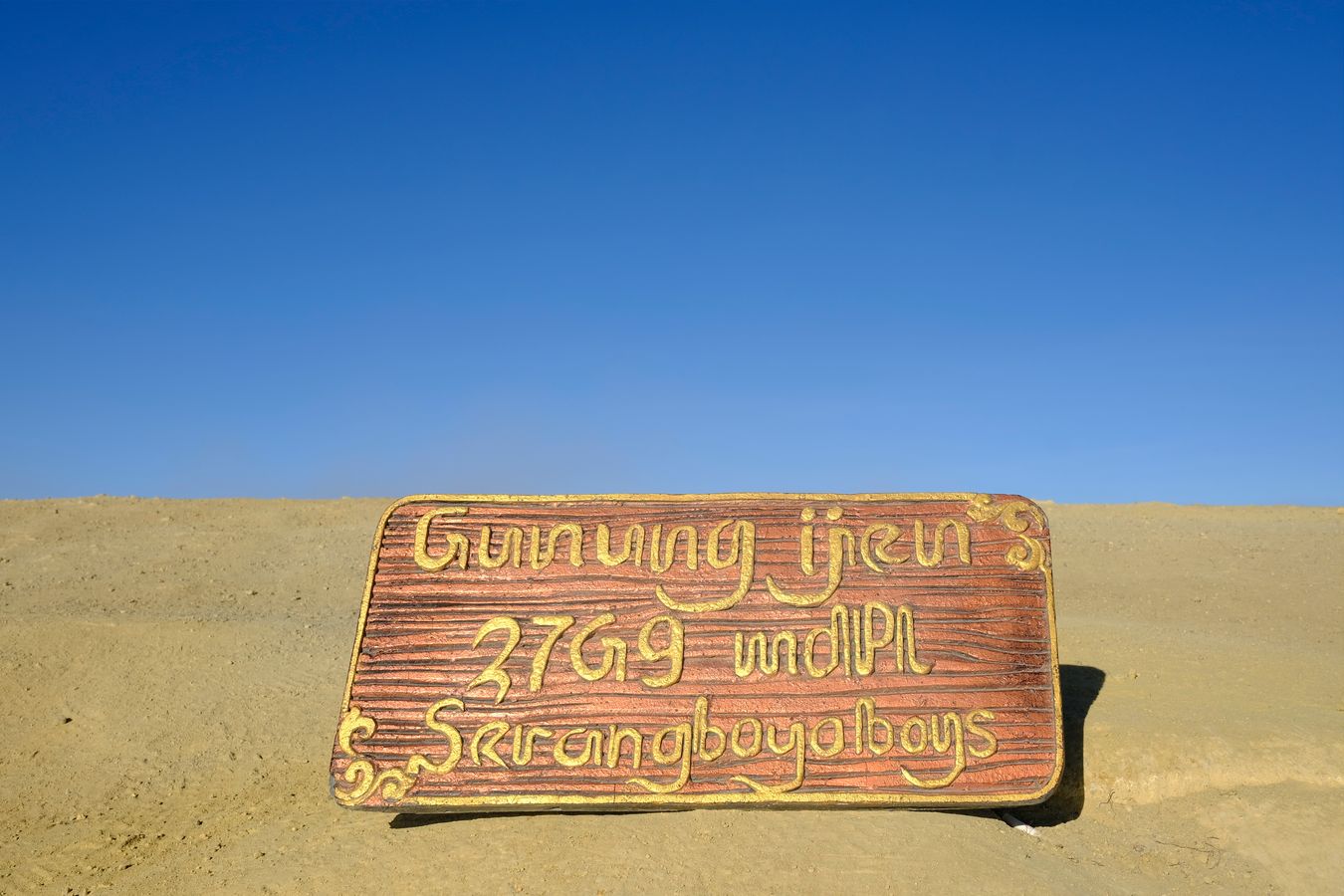 Sign indicating the height of Mount Ijen at its summit