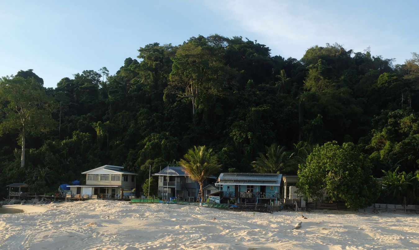 The only three buildings on Talang Besar island. From right to left: House of the rangers. House of LPP employees. Visitor house.