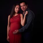 sesión de fotos mujer embarazada dulce espera maternity vestido rojo pareja