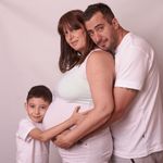 sesión de fotos mujer embarazada dulce espera maternity familia ropa blanca