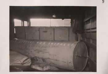 Reproducción de la fotografía original del contenedor estanco donde transportaron el cadáver de William Martin, conservado en hielo seco. Archivo Nacional Británico, Kew, Londres