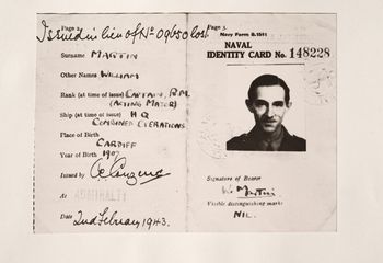 Reproducción del original de la tarjeta de identificación de William Martin, personaje creado por el Gobierno Británico en la operación de espionaje. Archivo Nacional Británico, Kew, Londres