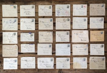  Resto de cartas, cerca de cuarenta, de Luis Clauss a su madre durante los años de internamiento en Caldes de Malavella, a la espera de repatriación a Alemania, al ser señalado como espía en 1945