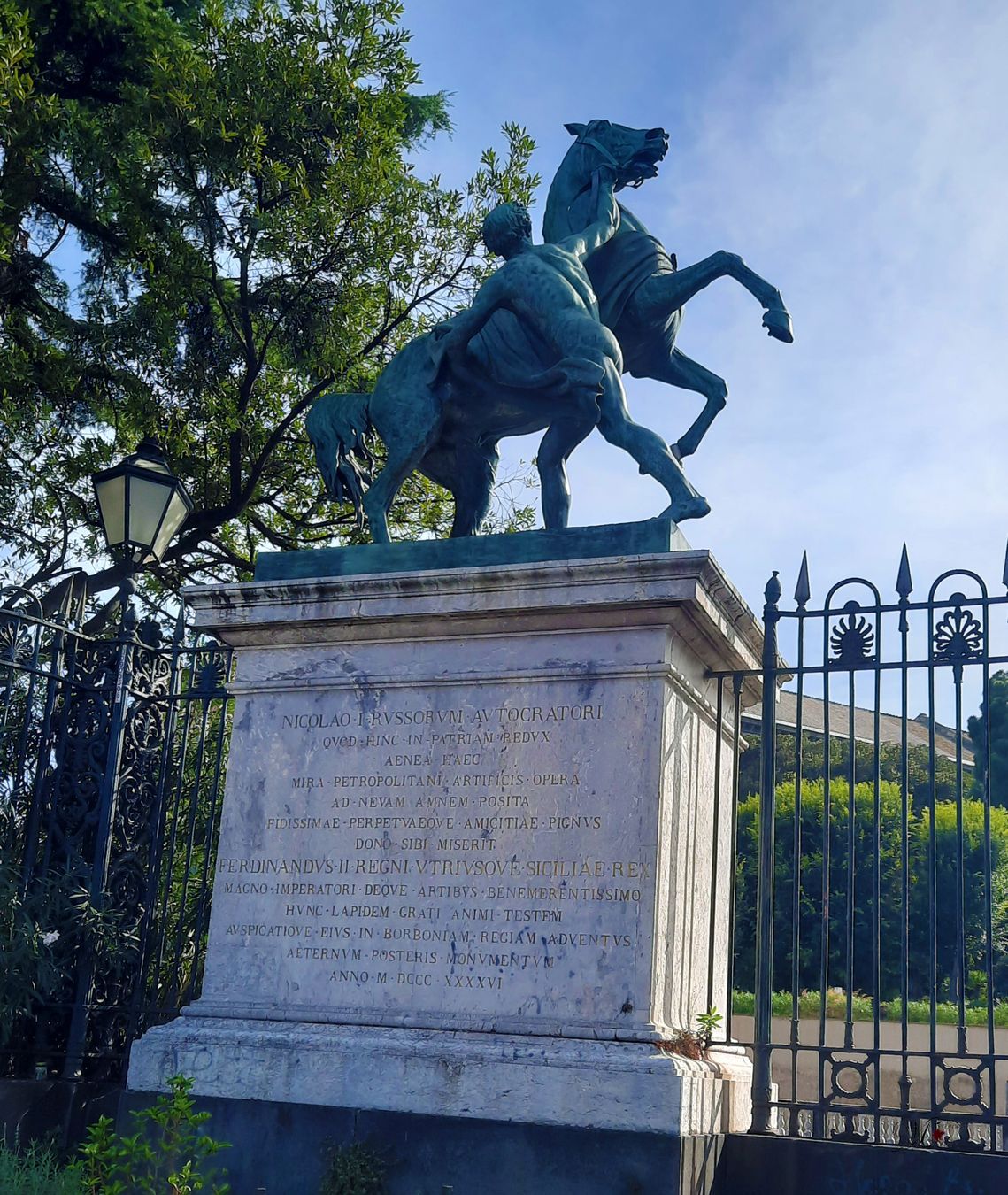 Escultura de jinete (Nápoles)