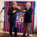 presidente futbol club barcelona joan laporta recibe premio