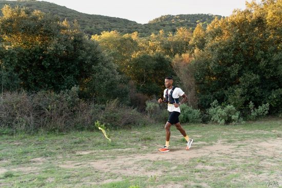 hombre deportista corriendo