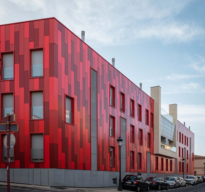 Fotografía de Arquitectura | Edificio rojo San José - Cáceres