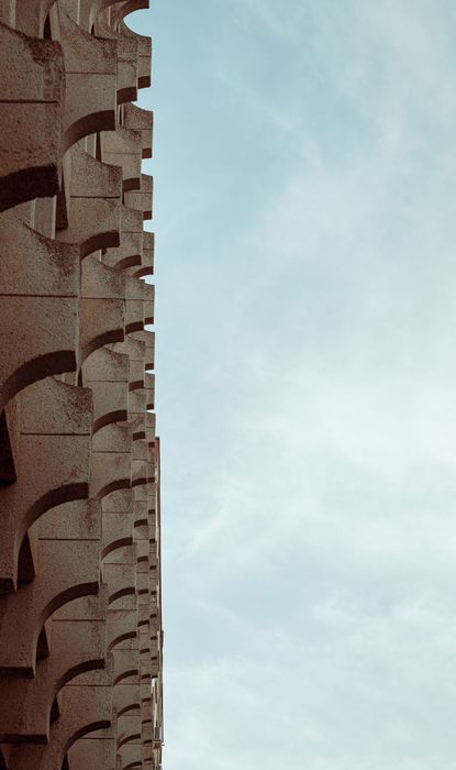 Garín | Fotografía de Arquitectura - Detalle fachada edifico Iberdrola - Cáceres