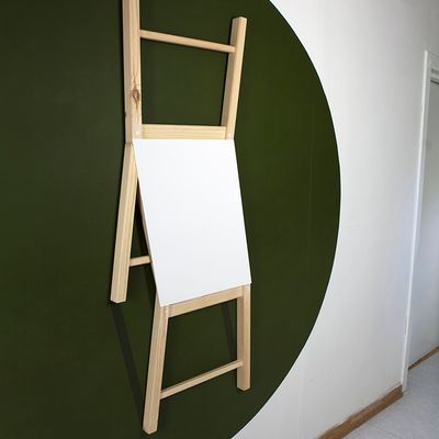 Stretcher-chair / Profile view