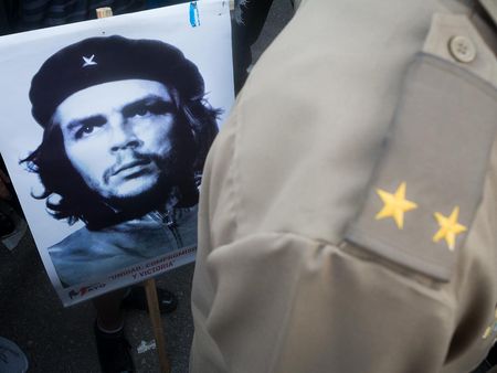 che guevara comander , argentinan cuban heroe.