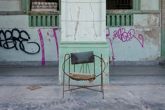 chair in havana 15 , photography tour by louis alarcon